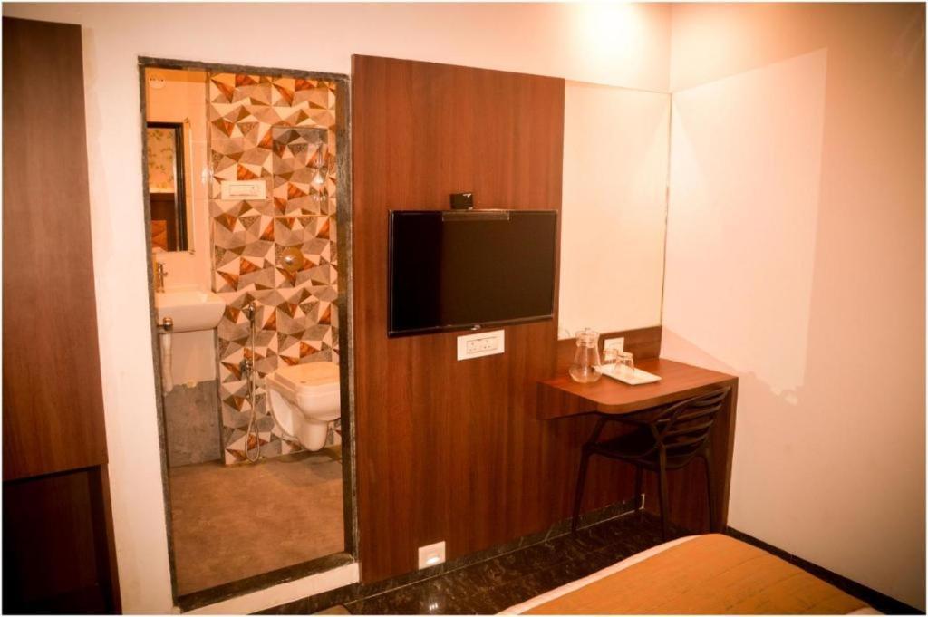 Glitz Hotels The Ar Residency - Nr Thane Railway Station Extérieur photo
