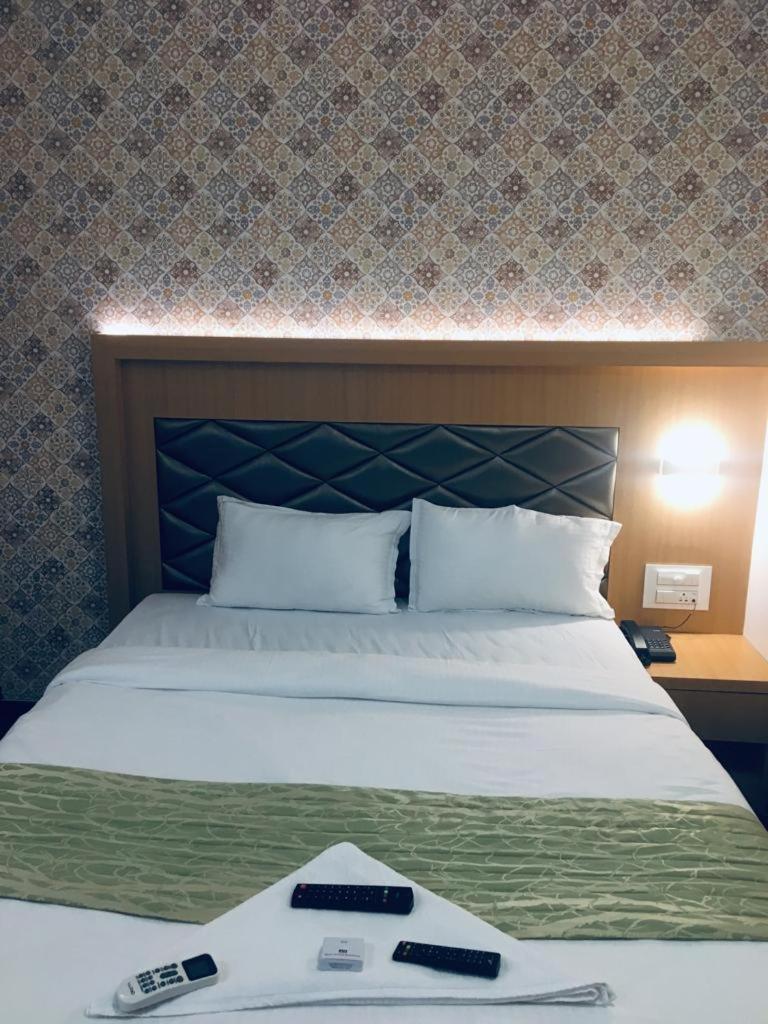 Glitz Hotels The Ar Residency - Nr Thane Railway Station Extérieur photo